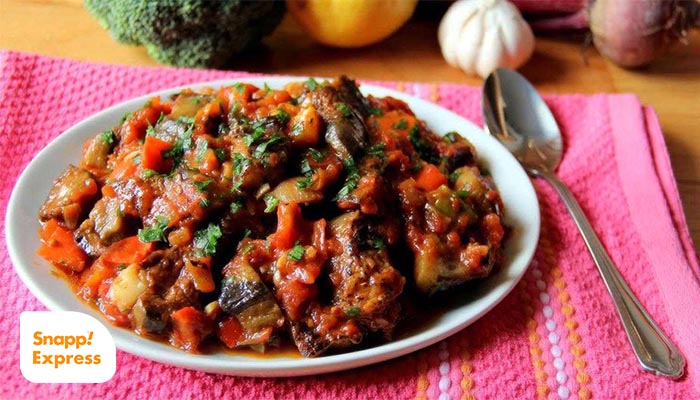 طرز تهیه خوراک گوجه و بادمجان و سیب زمینی به روش مجلسی